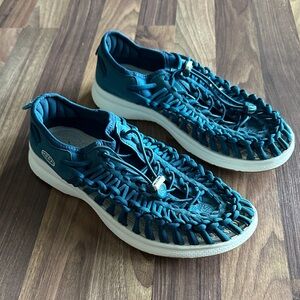 KEEN UNEEK women’s hiking/water sandals